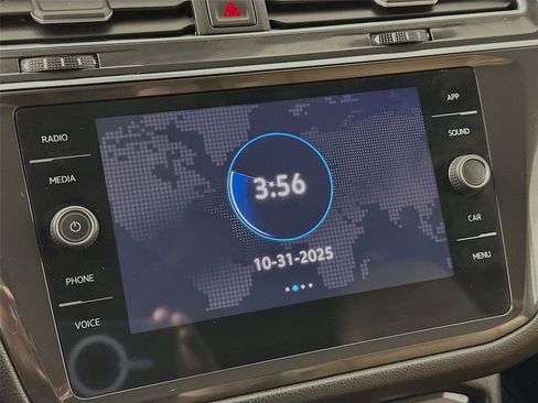 Used 2022 Volkswagen Tiguan SE image 14