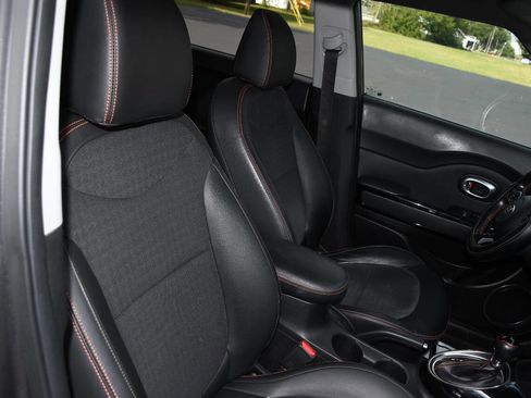 Used 2018 Kia Soul ! FWD image 22