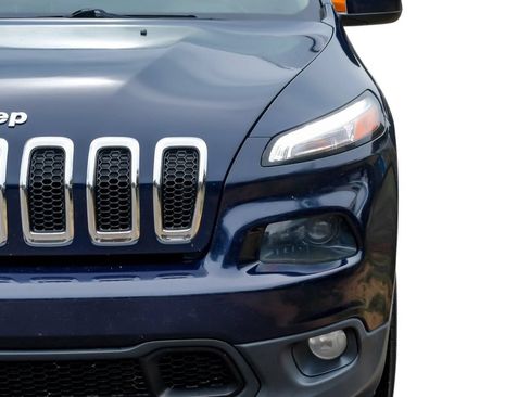 Used 2015 Jeep Cherokee Latitude w/ Cold Weather Group AWD/4WD image 50