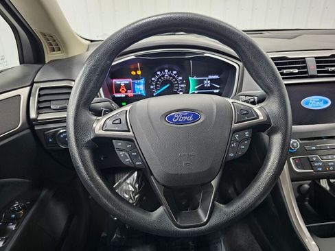 Used 2017 Ford Fusion SE w/ Fusion SE Technology Package FWD image 14