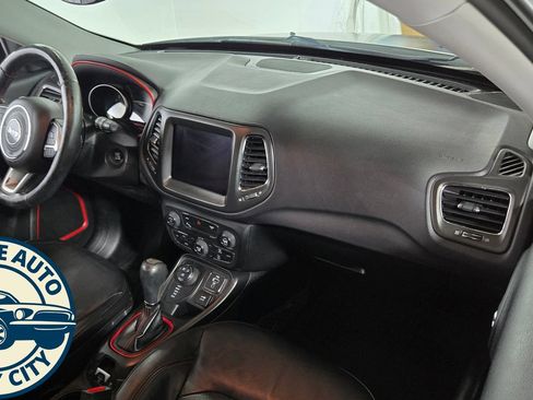Used 2018 Jeep Compass Trailhawk w/ Leather Interior Group AWD/4WD image 38