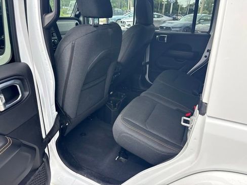 Used 2025 Jeep Wrangler Unlimited Sahara AWD/4WD image 13