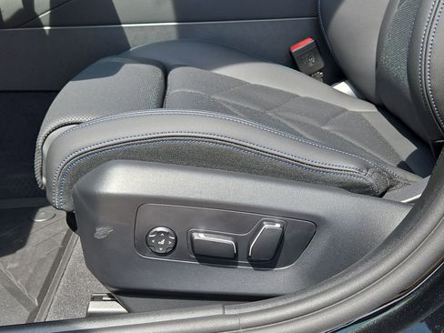 New 2026 BMW 550e xDrive image 17