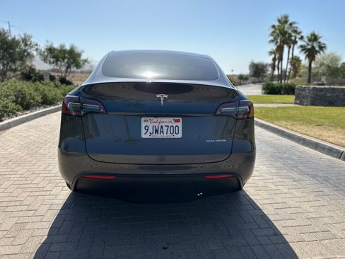 Used 2023 Tesla Model Y Long Range AWD/4WD image 12