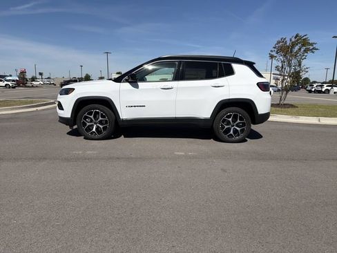 Used 2026 Jeep Compass Limited AWD/4WD image 2