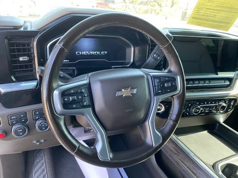 Used 2024 Chevrolet Silverado 2500 LTZ w/ LTZ Convenience Package AWD/4WD image 11