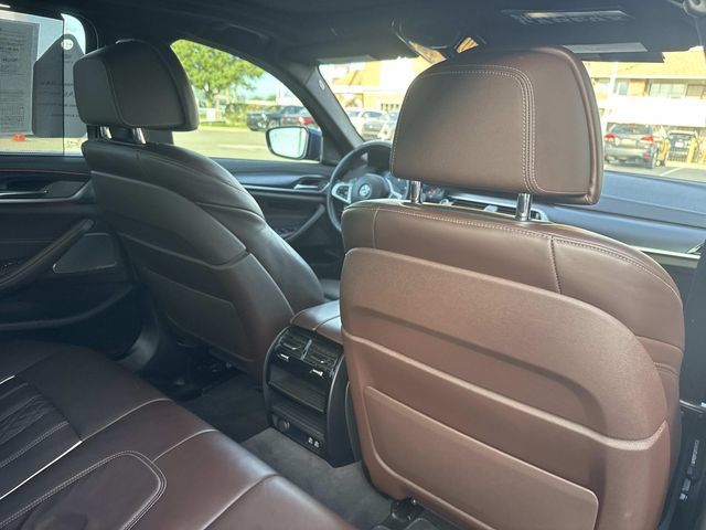 Used 2021 BMW M550i xDrive w/ Executive Package AWD/4WD image 25