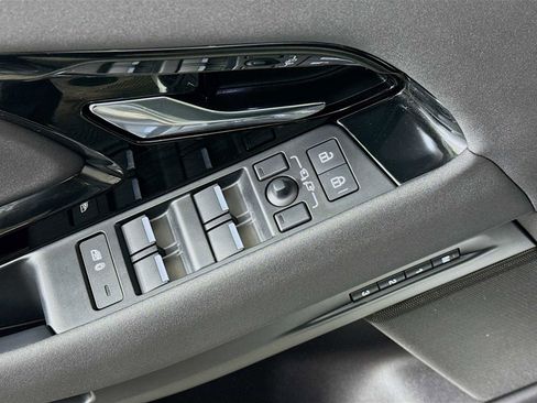 Used 2025 Land Rover Range Rover Evoque S image 19