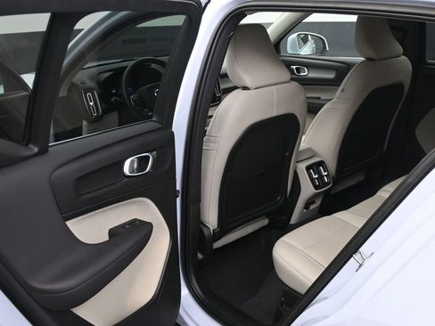 Used 2024 Volvo XC40 B5 Ultimate image 10