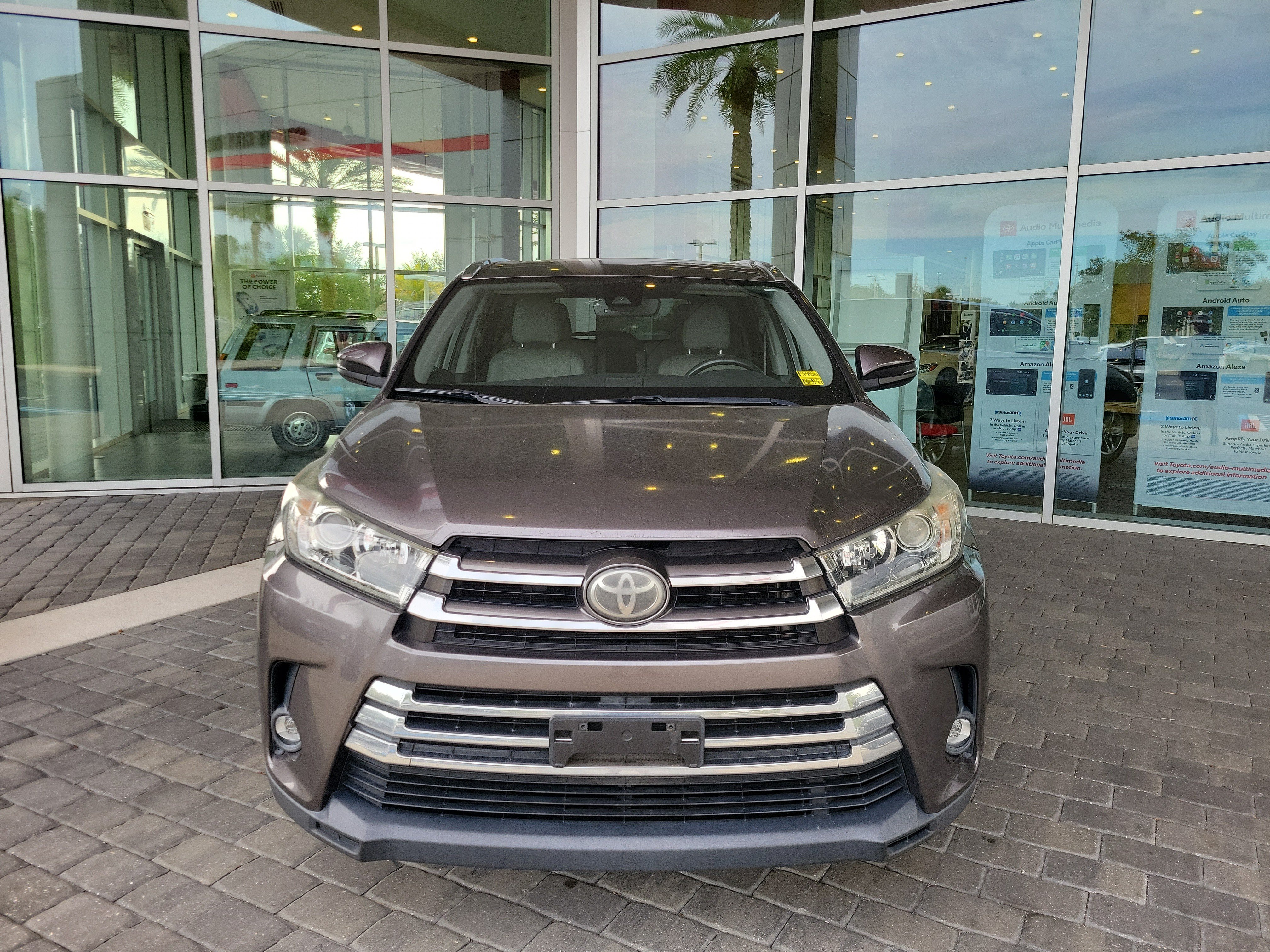 Used 2019 Toyota Highlander Limited FWD image 9