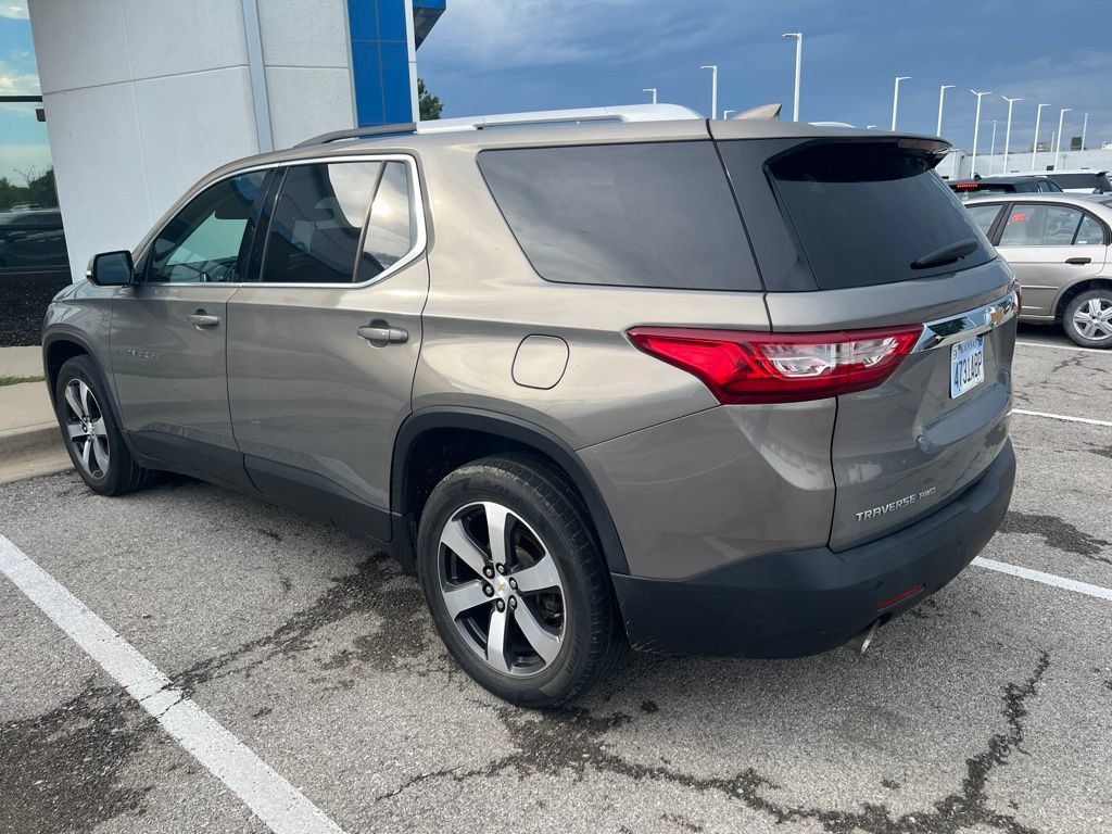 Used 2018 Chevrolet Traverse LT AWD/4WD image 3