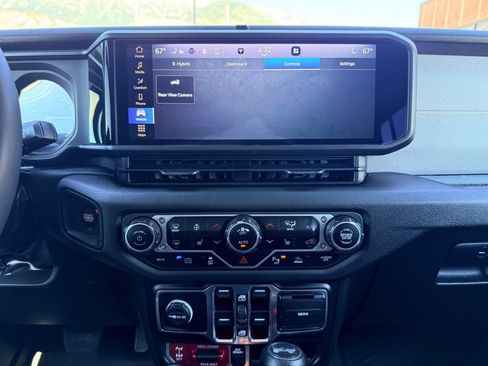 Used 2024 Jeep Wrangler Unlimited AWD/4WD image 16