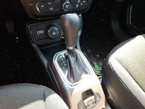 Certified 2022 Jeep Renegade Latitude image 17