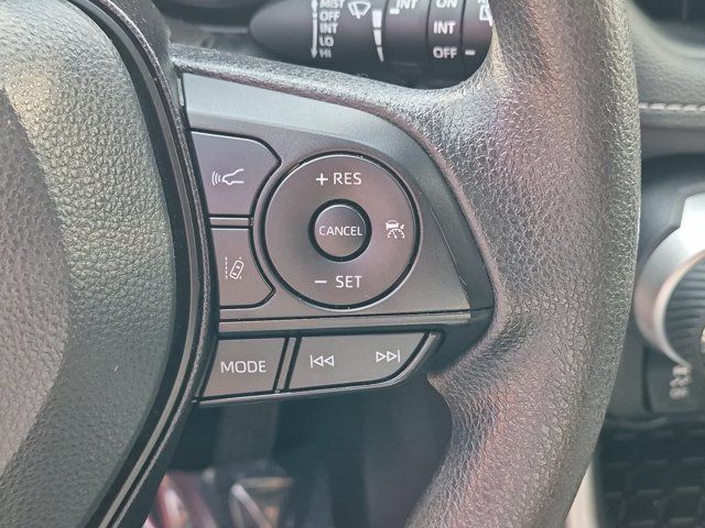 Used 2025 Toyota RAV4 XLE AWD/4WD image 25