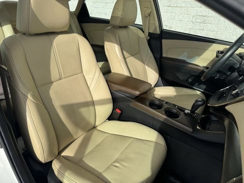 Used 2016 Toyota Avalon Limited image 18