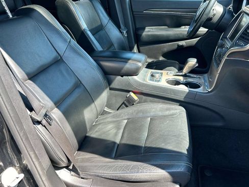 Used 2017 Jeep Grand Cherokee Limited AWD/4WD image 25