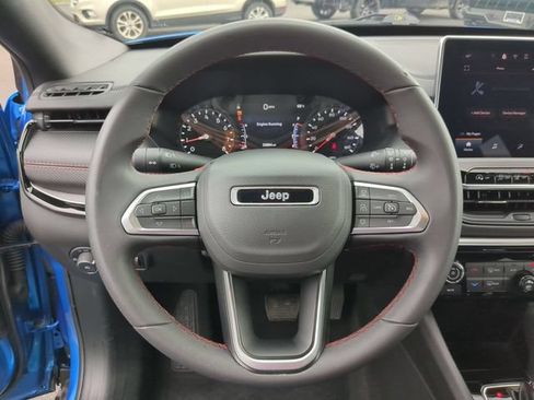 Used 2025 Jeep Compass Trailhawk AWD/4WD image 21