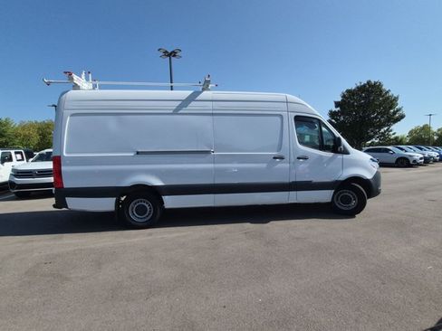 Used 2024 Mercedes-Benz Sprinter 2500 image 4