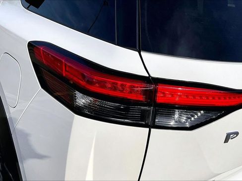 Used 2024 Nissan Pathfinder SL image 31