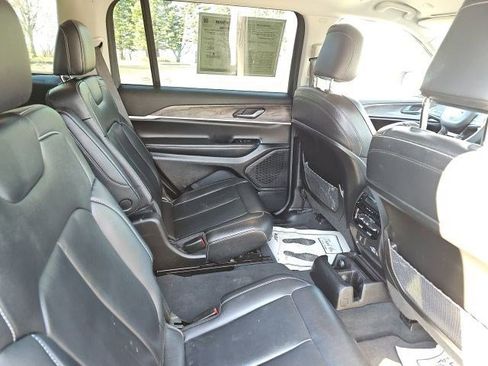 Used 2023 Jeep Grand Cherokee L Limited w/ Black Appearance Package image 15