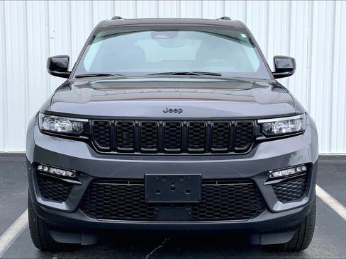 Used 2024 Jeep Grand Cherokee Limited w/ Black Appearance Package image 3