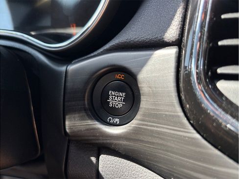 Used 2020 Jeep Grand Cherokee Altitude RWD image 25