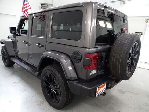 Certified 2025 Jeep Wrangler Unlimited Sahara AWD/4WD image 18