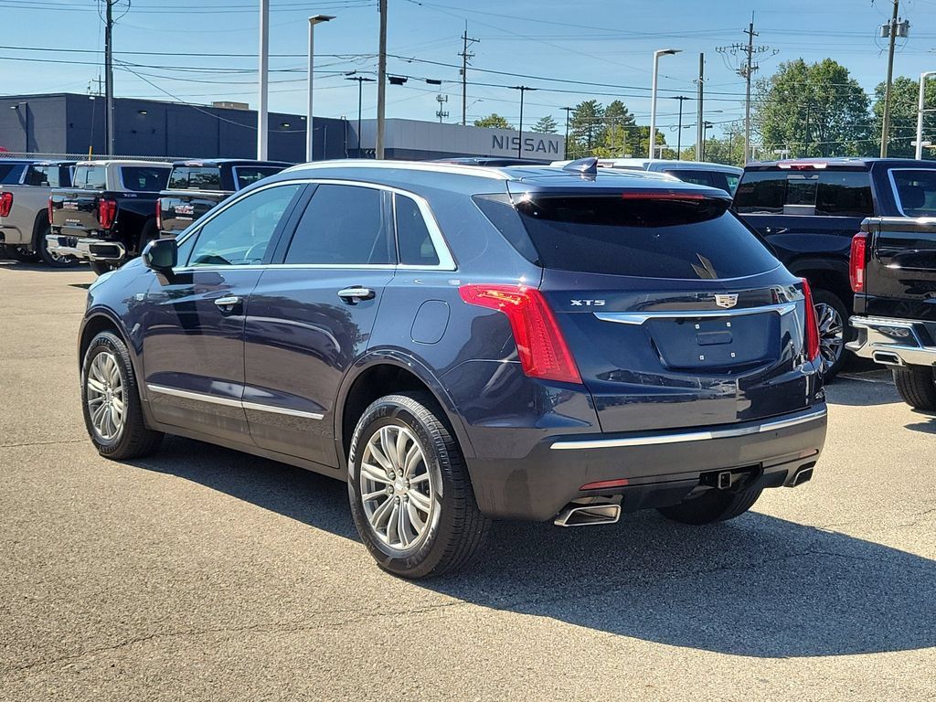 Used 2018 Cadillac XT5 Luxury w/ Driver Awareness Package FWD image 3