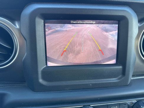 Used 2019 Jeep Wrangler Sport image 22