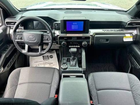 Used 2025 Toyota Tacoma SR5 AWD/4WD image 43