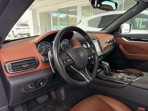 Certified 2023 Maserati Levante GT AWD/4WD image 12