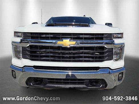 Used 2025 Chevrolet Silverado 2500 LT w/ Convenience Package image 9