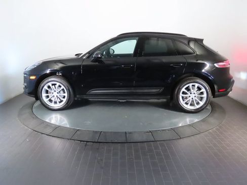 Certified 2026 Porsche Macan AWD/4WD image 2