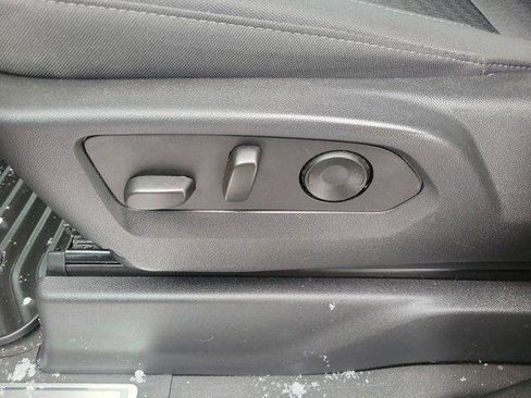 Used 2022 Chevrolet Silverado 1500 LT w/ Z71 Off-Road Package image 17