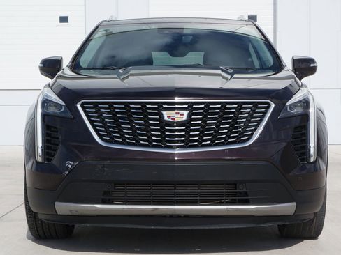 Used 2020 Cadillac XT4 Premium Luxury w/ Technology Package FWD image 3