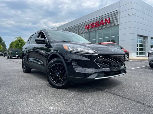 Used 2021 Ford Escape SE w/ Convenience Package AWD/4WD image 3