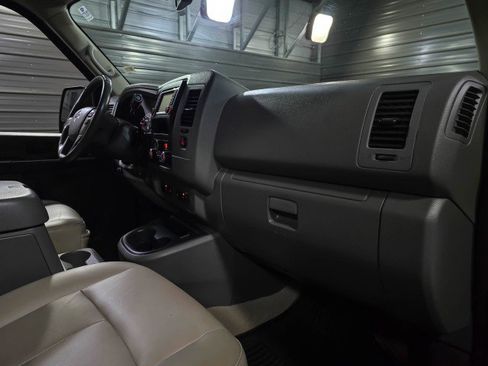 Used 2021 Nissan NV 3500 SL image 14