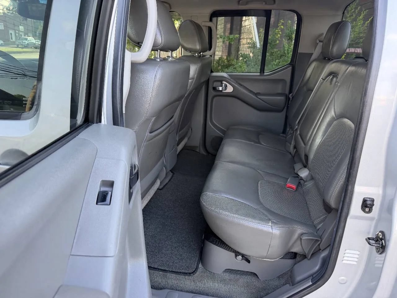 Used 2005 Nissan Frontier LE w/ (X01) Leather Pkg AWD/4WD image 41