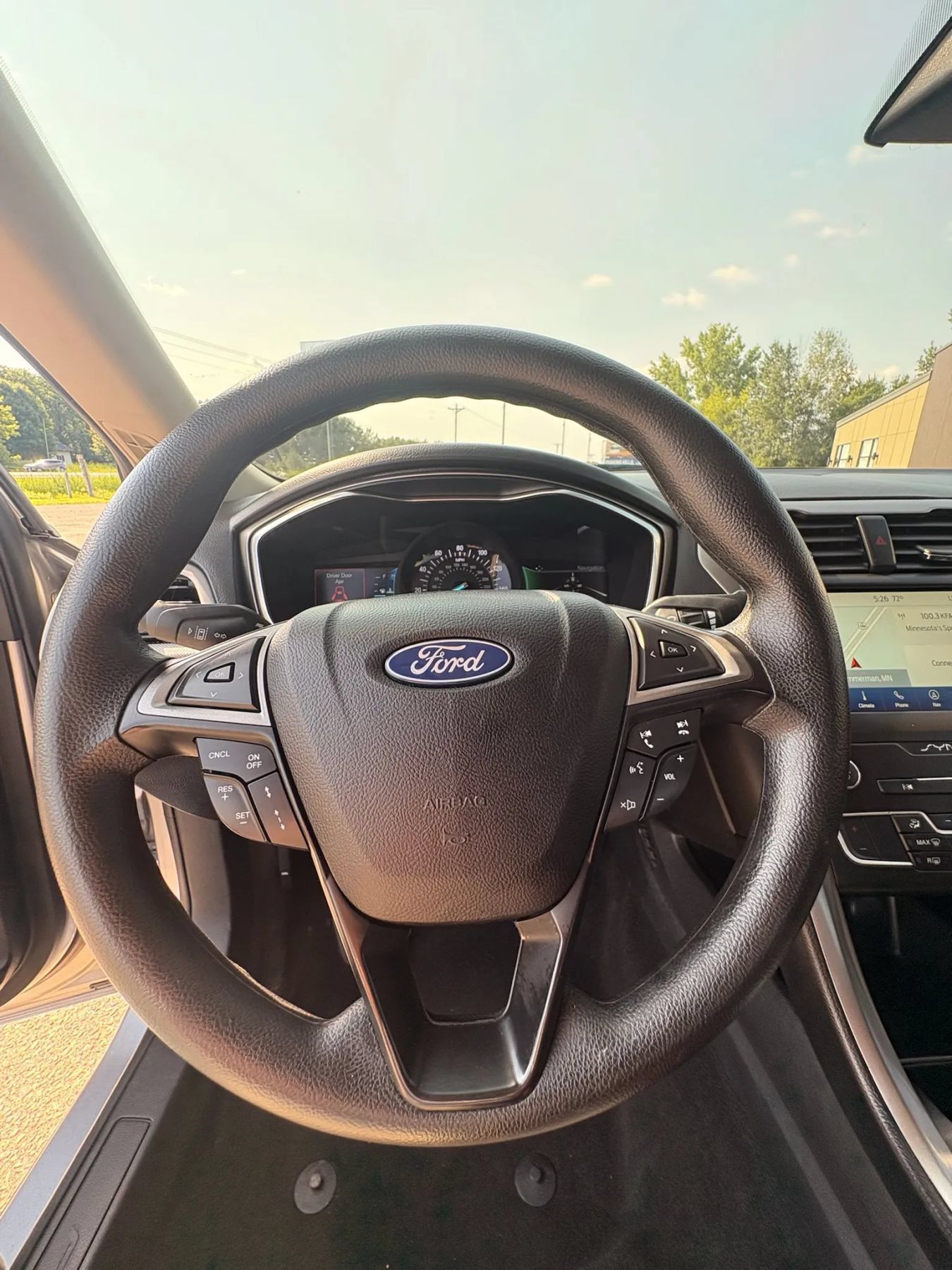 Used 2020 Ford Fusion SE FWD image 14