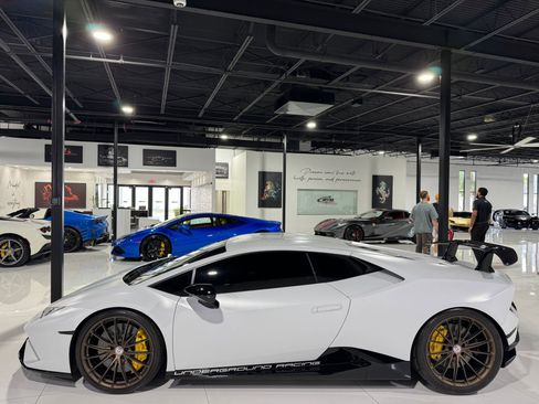 Used 2018 Lamborghini Huracan Performante image 4