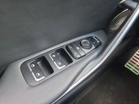 Used 2018 Kia Stinger GT1 AWD/4WD image 23
