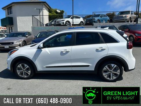 Used 2021 Kia Niro EX FWD image 8