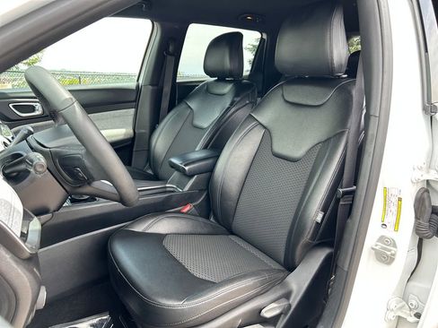 Used 2024 Jeep Compass Latitude AWD/4WD image 15