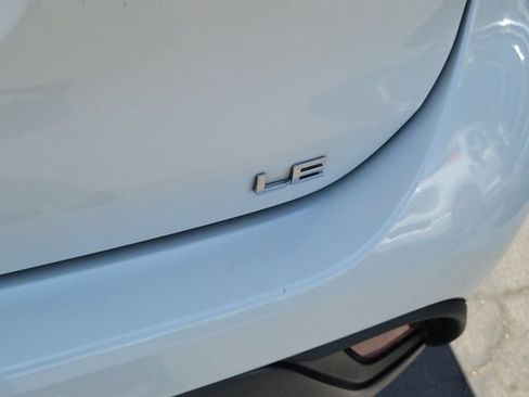 Used 2021 Toyota Highlander LE FWD image 23