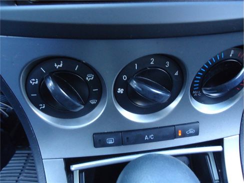 Used 2011 MAZDA MAZDA3 i Sport FWD image 24
