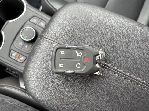 Used 2024 GMC Terrain SLT image 77