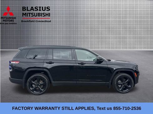 Used 2023 Jeep Grand Cherokee L Limited w/ Black Appearance Package AWD/4WD image 4