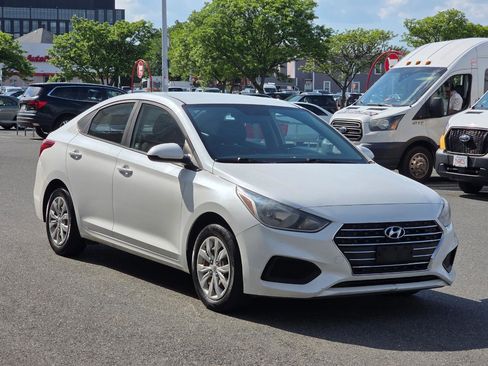 Used 2019 Hyundai Accent SE FWD image 3