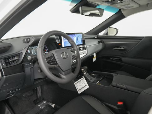 New 2025 Lexus ES 300h w/ Premium Package image 10