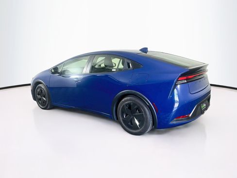Used 2024 Toyota Prius LE FWD image 5
